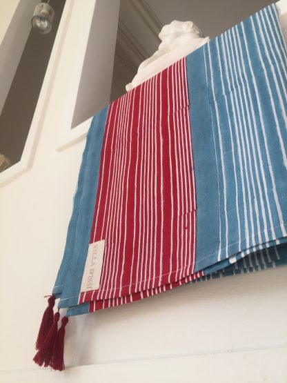 Paréo rayé étole STRIPES bleu rouge de VILLA D'ISSI