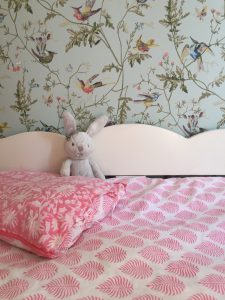 Linge de lit enfant ado taie d'oreiller en coton imprimé à la main au tampon de bois (block print) FLORA Rose Gum de VILLA D'ISSI