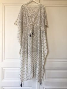 Robe Caftan longue Cover-up GAIA Crème Noir de VILLA D'ISSI Kaftan Dress Cover-up Resort Wear GAIA Cream Black from VILLA D'ISSI