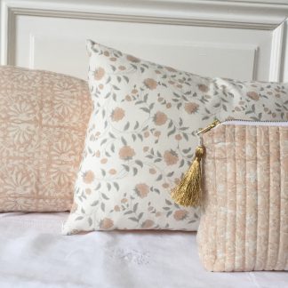 Housse de coussin imprimée au bloc CAMILLE Rose Nude de VILLA D'ISSI