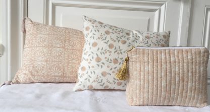 Housse de coussin imprimée au bloc CAMILLE Rose Nude de VILLA D'ISSI