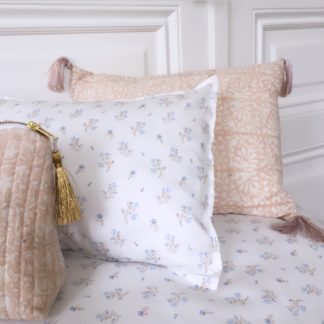 Coussin LE CLOS LUCE beige bleu de VILLA D'ISSI