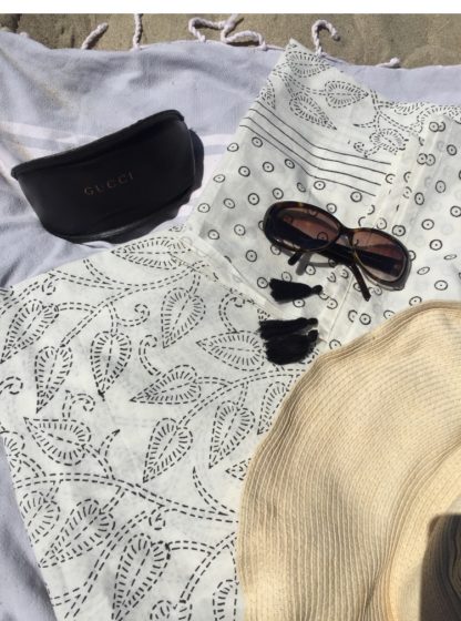 Chèche Paréo raffiné Etole chic GAIA crème et noir de VILLA D'ISSI