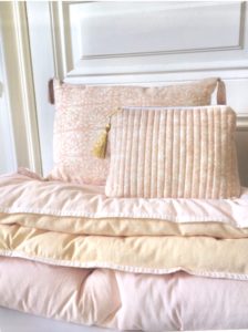 Sofa cover surmatelas block print Rose Nude de VILLA D'ISSI