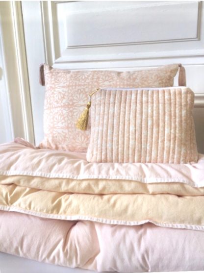 Sofa cover surmatelas block print Rose Nude de VILLA D'ISSI