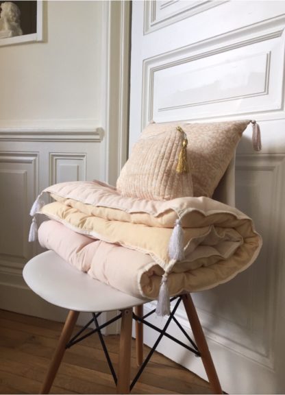 Sofa cover surmatelas block print Rose Nude de VILLA D'ISSI