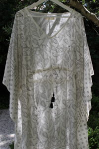 Robe Caftan longue Cover-up GAIA Crème Noir de VILLA D'ISSI Kaftan Dress Cover-up Resort Wear GAIA Cream Black from VILLA D'ISSI
