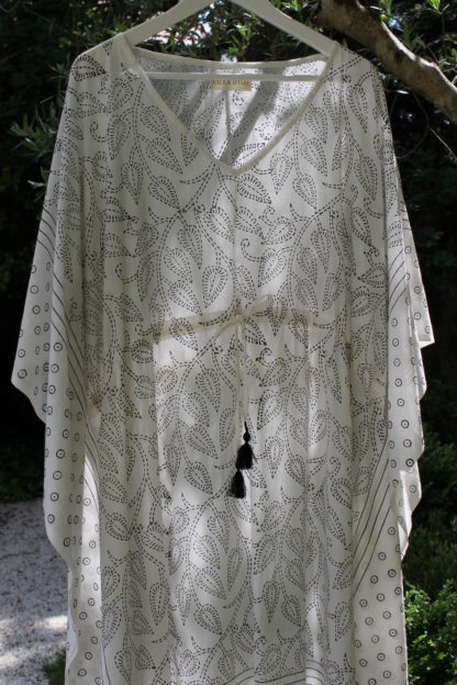 Robe Caftan longue Cover-up GAIA Crème Noir de VILLA D'ISSI Kaftan Dress Cover-up Resort Wear GAIA Cream Black from VILLA D'ISSI