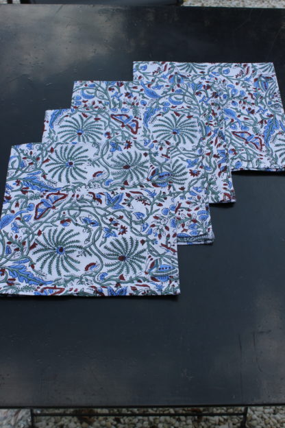 Serviettes de table en coton rose blush, imprimées en Inde à la main. Une élégante manière de décorer sa table dans le style bohème chic.