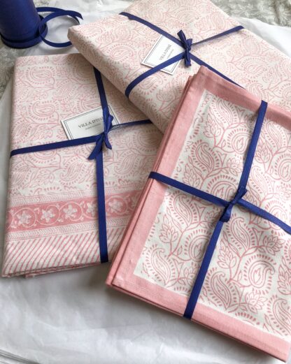 Nappe rose indienne ARIELLE de VILLA D'ISSI, imprimée à la main au block print