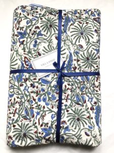 Nappe indienne imprimée à la main au block print. Parfaite aussi en plaid ou dessus de lit. Style Bohème Chic.