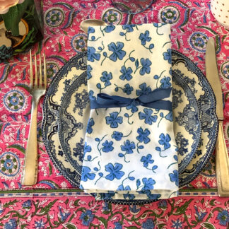 Nappe indienne rose et bleu imprimée à la main au tampon de bois (block print) SALEYA de VILLA D'ISSI