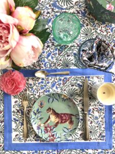 Set de table block print CYRIELLE en coton indien bleu et vert de VILLA D'ISSI