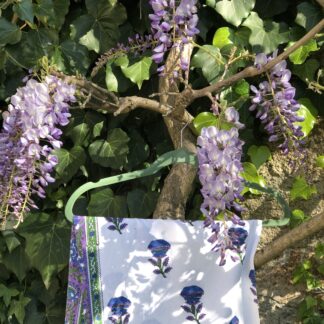 Jolie nappe indienne violet et vert de VILLA D'ISSI, imprimée à la main au tampon de bois (block print). S'utilise aussi sur un canapé ou lit