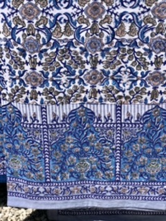 Grande nappe indienne JOA blanc bleu de VILLA D'ISSI
