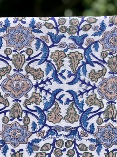 Grande nappe indienne JOA blanc bleu de VILLA D'ISSI