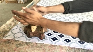 Impression manuelle au tampon de bois, appelée block print, pour Villa d’Issi.
